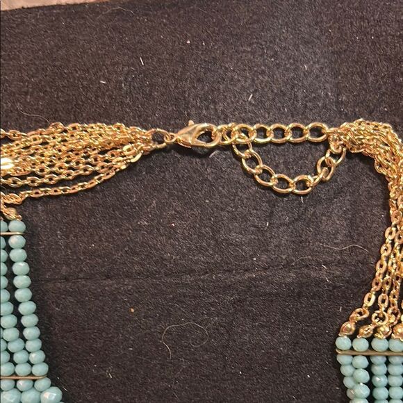 Elegant Gold and Green Beaded Necklace - Picture 2 of 3